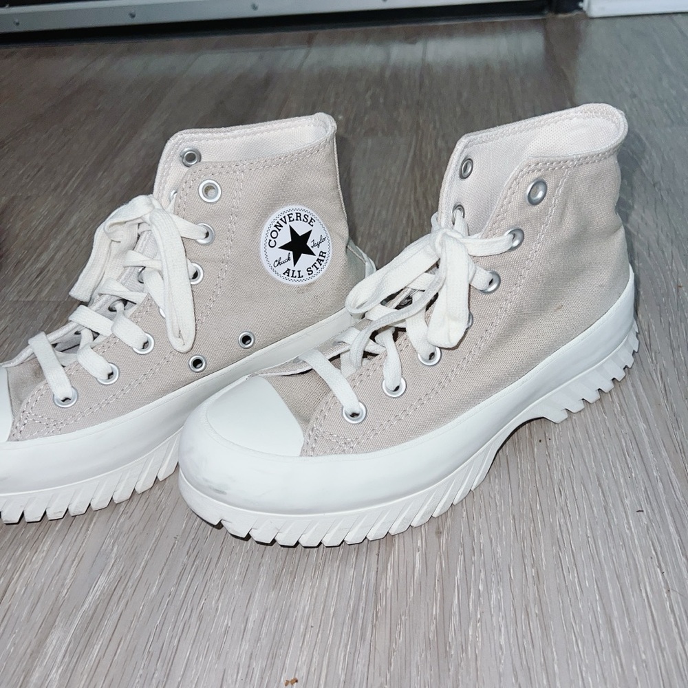 Converse Run Star Hike Platform High Top Beige Women’s 6 Chunky Sole Sneaker